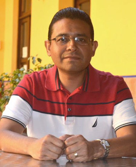 Dr. Efrén Mezura